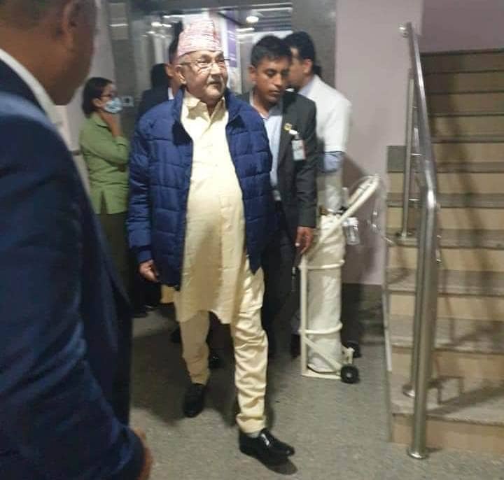 अस्पतालबाट डिस्चार्ज भए प्रधानमन्त्री ओली