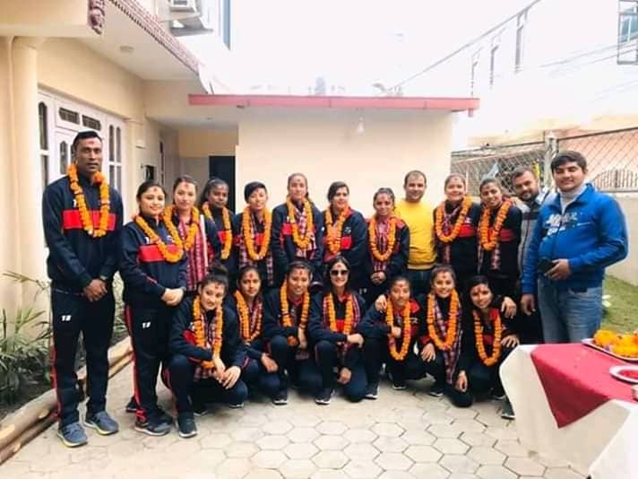 क्रिकेट खेल्न नेपाली टोली चीनतर्फ