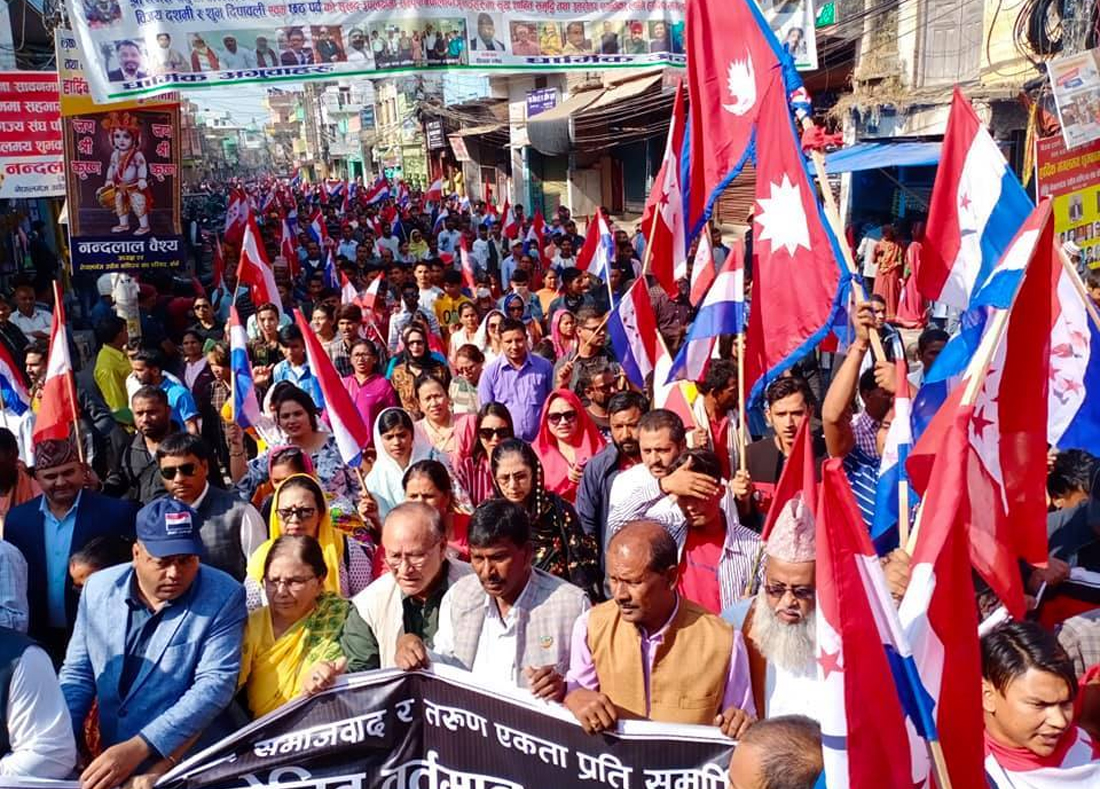 ‘तिघ्रा छेडिदिने’ धम्की दिएका डीएसपीविरुद्ध नेपालगञ्‍जमा तरुणहरुकाे  प्रदर्शन