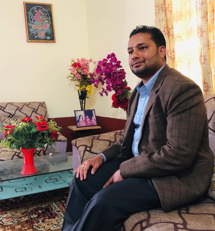 जन्मदिन मनाउने फरक शैली :  मृगाैला रोगबाट पिडीत टेकबहादुर लाई आर्थिक सहयोग गरेर मनाए कांग्रेस नेता रेग्मीले आफ्नो जन्मदिन