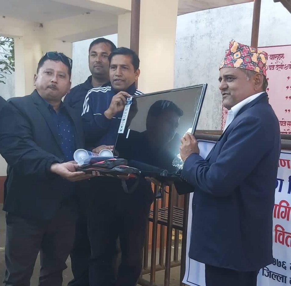 महिला कैदीबन्दिलाई टेलिभिजन उपहार