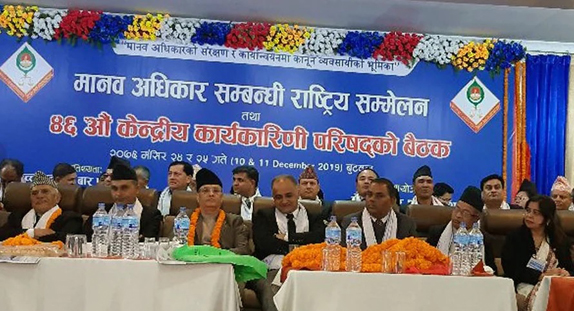 प्रधानन्यायाधीशले भने : न्यायपालिकाको गल्ती औल्याउनुस्, तर गाली नगर्नुस्