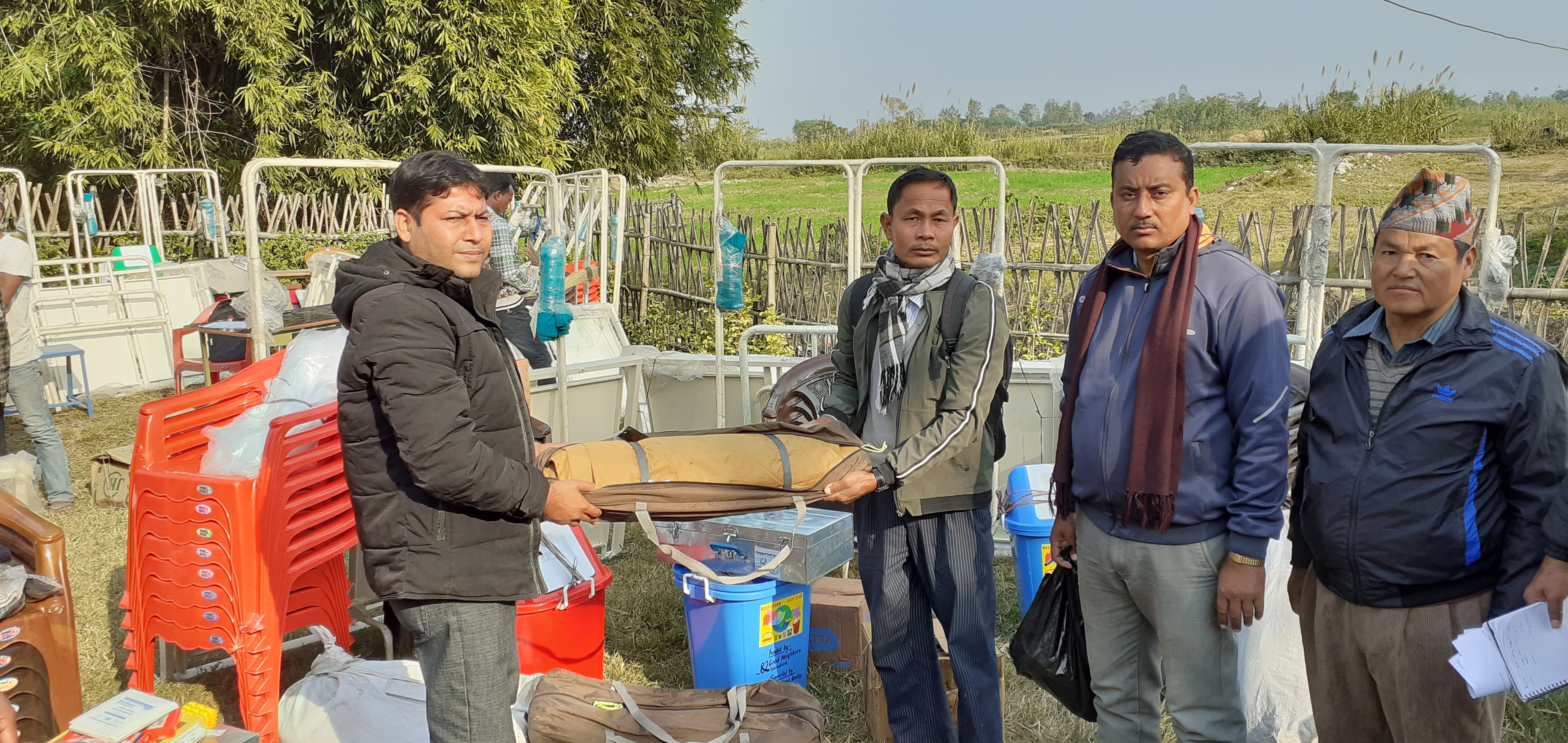 विद्यालयमा महिनावारी स्वच्छता व्यबस्थापन कक्ष स्थापनाका लागि आवश्यक सामग्री हस्तान्तरण