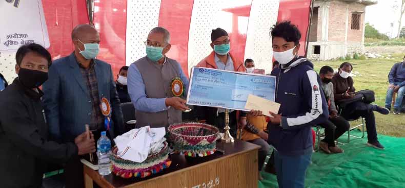 १४ वटा विद्यालयका २०० जना विद्यार्थीलाई युनिक छात्रवृत्ती वितरण