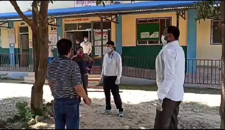 क्वारेन्टाईनकाे अवस्था बुझ्न गुलरिया नगरप्रमुख द्वारा अनुगमन