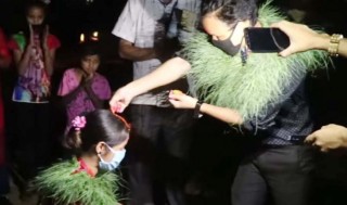 क्वारेन्टाइनमा बसेका एक जोडी वाँधिए विवाह वन्धनमा