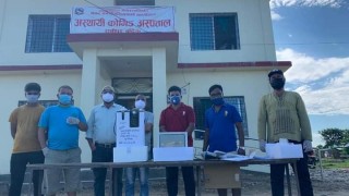 अस्थाई कोभिड अस्पताल लाई कार्डियक मोनिटर र अक्सिजन कन्सेन्ट्रेटर हस्तान्तरण