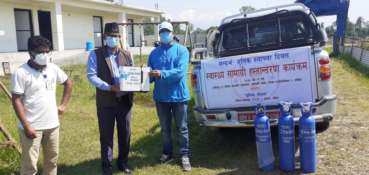 स्थापना दिवसको अबसरमा युनिकद्वारा कोभिड अस्पताललाई स्वास्थ्य सामाग्री हस्तान्तरण