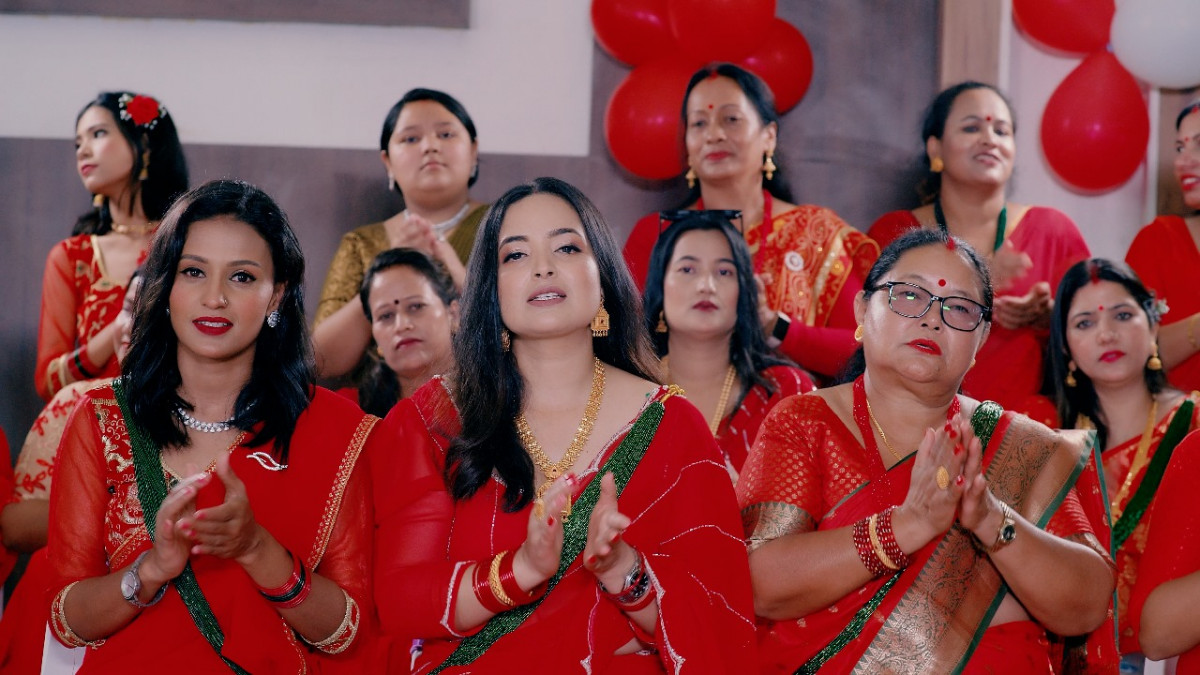 गायिका पुजन काफ्लेले ल्याइन् तीज गीत ‘ए आमा गाउँदै नाच्ने हो’ (भिडियो हेर्नुहाेस्)