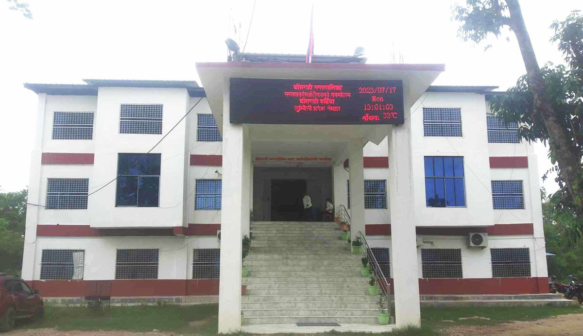 बाँसगढी नगरपालिकाका कर्मचारीद्वारा असुरक्षा देखाउँदै कलम बन्द