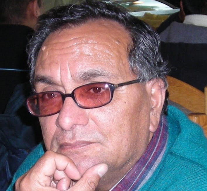 बाँझो मुलुकमा चरिरहेका साँढेहरू