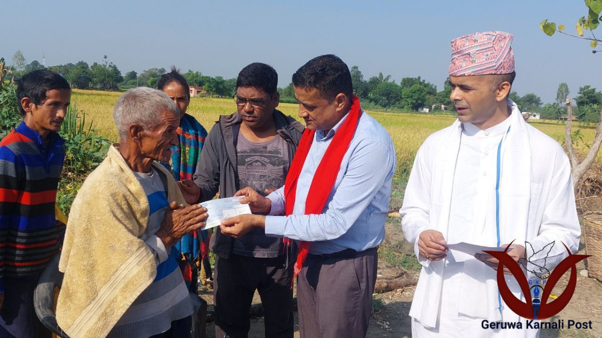 आगलागी पीडित लाई लुम्बिनी प्रदेश सरकारबाट आर्थिक राहत