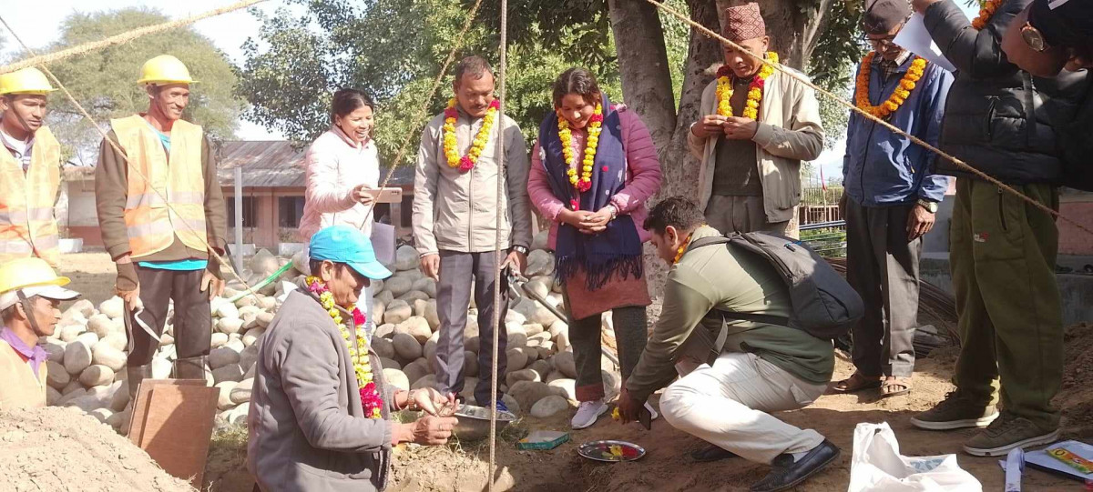 गाँऊपालिका अध्यक्ष द्वारा समाबेशी तथा पहुँचयुक्त खानेपानी ,सरसफाइ तथा स्वच्छता सुविधाको शिलान्यास