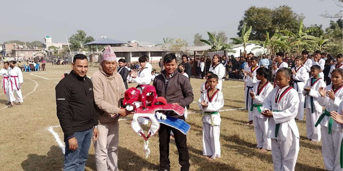 खेलाडीहरुलाई खेल सामग्री प्रदान