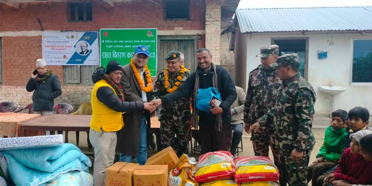अभिभावक विहीन बालबालिका सँग लायन्स क्लब र देविदत्त गण